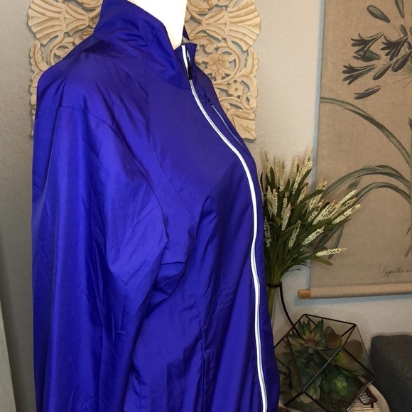 REI Lightweight Vented Windbreaker M - Picture 6 of 11